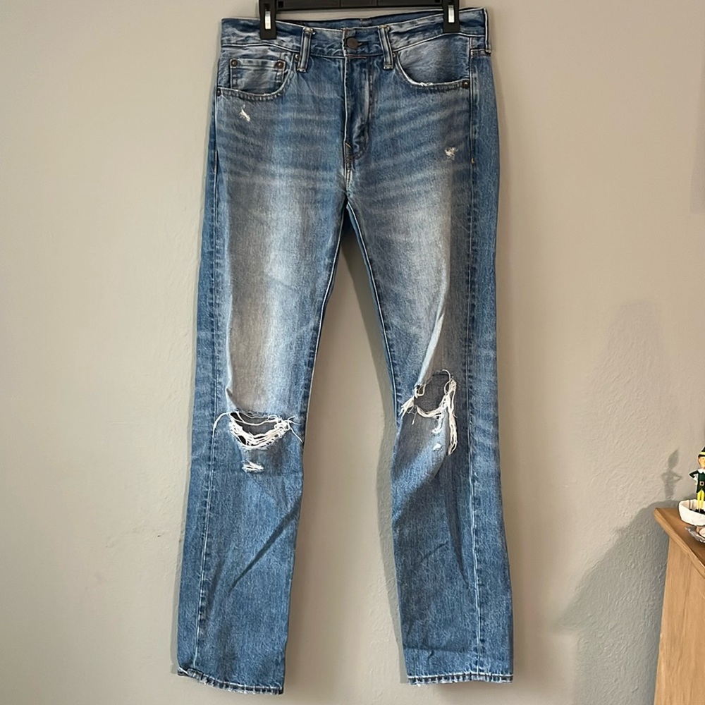 American Eagle Original Straight destructed jeans size 29x34